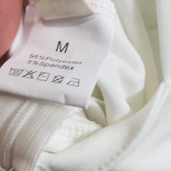 Lyaner  white layered romper with plunging neckline and button back size medium. - Picture 5 of 6